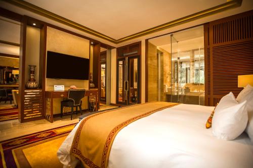 Machu Picchu Mountain, Peru: Visitor's Guide (2025) 11 153489710