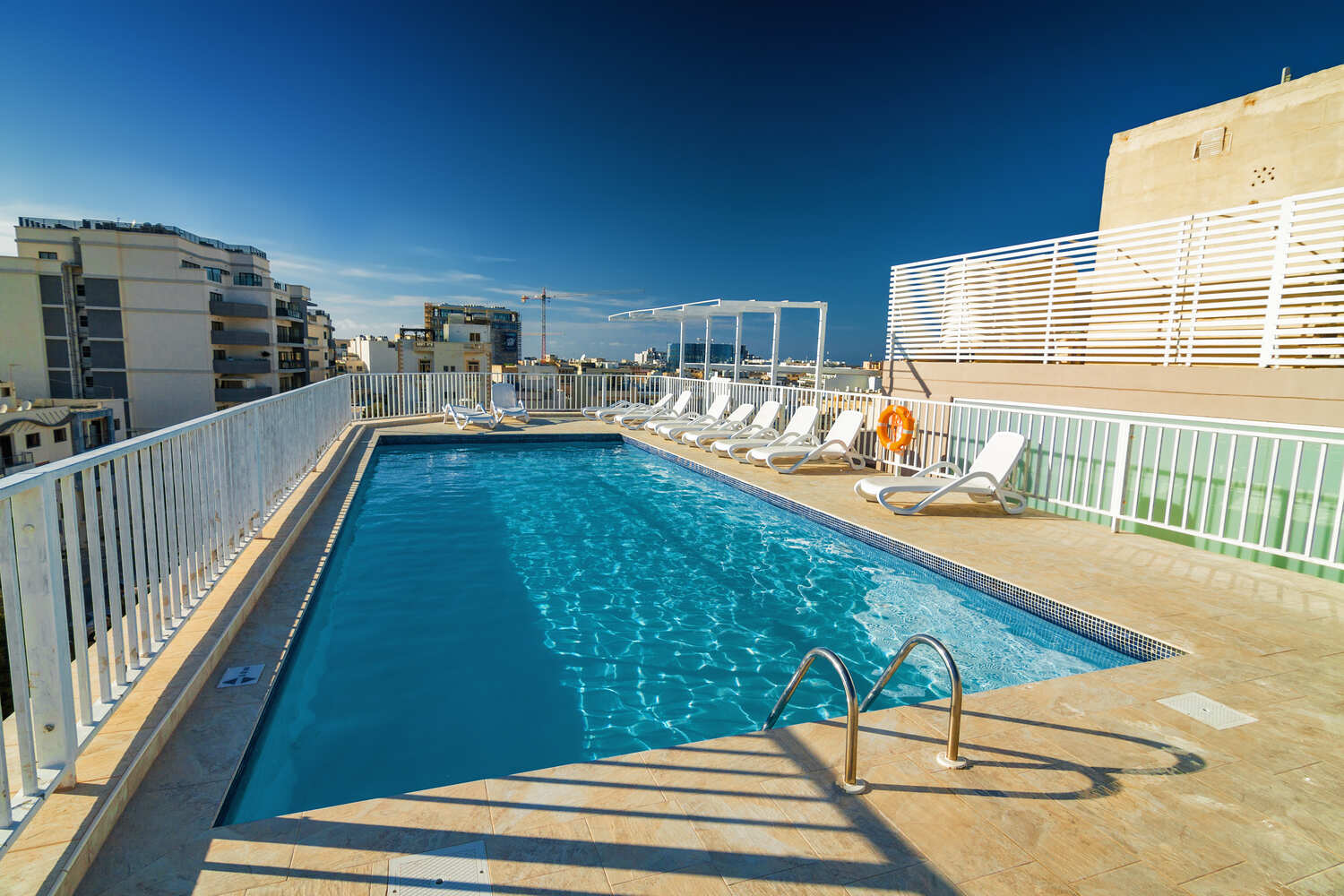 lisbon hotels with rooftop pool