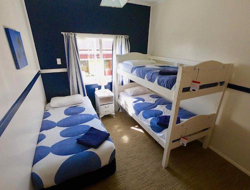 DUCKS AND DRAKES MOTEL