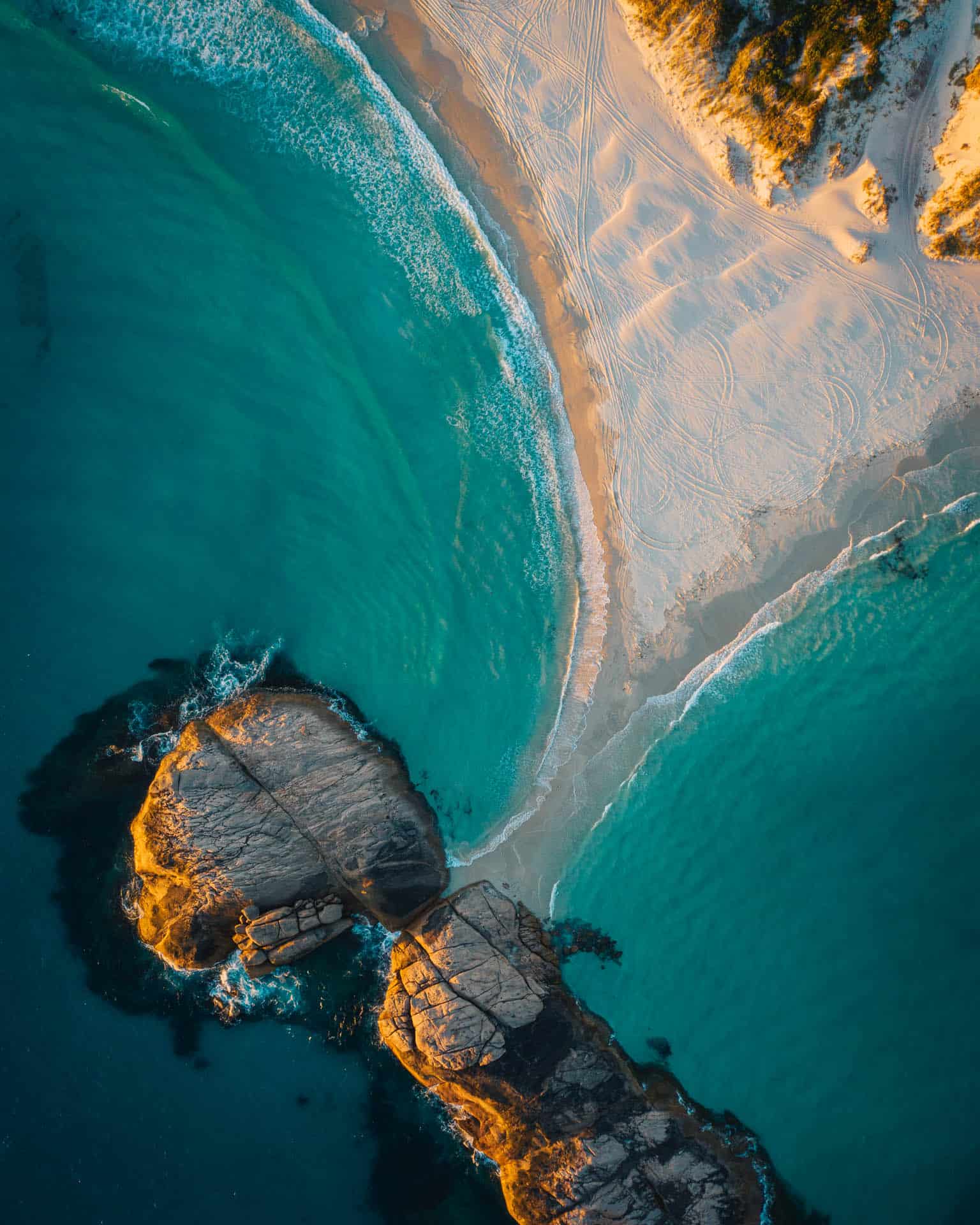 things to do in esperance, what to do in esperance, esperance things to do, esperance attractions, beaches in esperance, wylie bay rock, wylie bay rock esperance