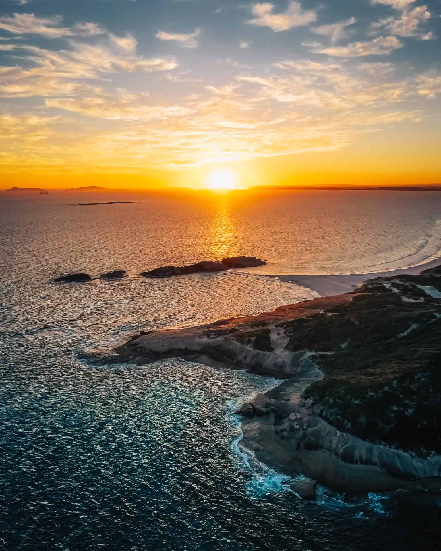 things to do in esperance, what to do in esperance, esperance things to do, esperance attractions, beaches in esperance, wylie bay rock, wylie bay rock esperance