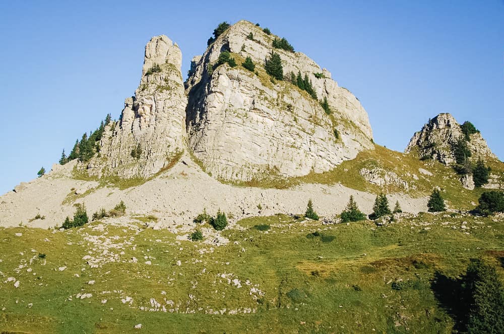 Jagged rocks along Schnige Platte to First hike