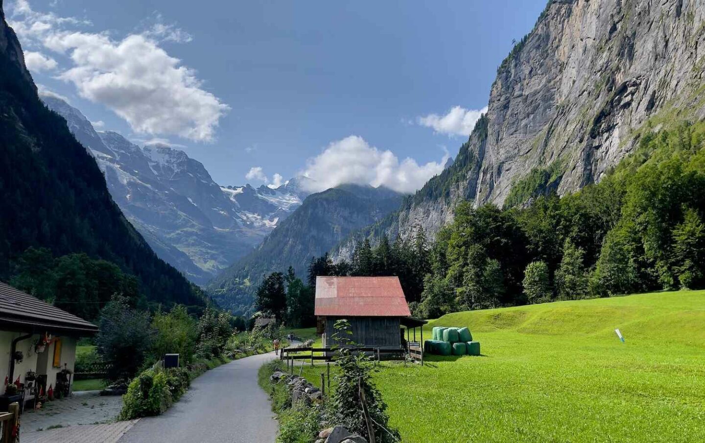 Scenic trail from Lauterbrunnen to Stechelberg village