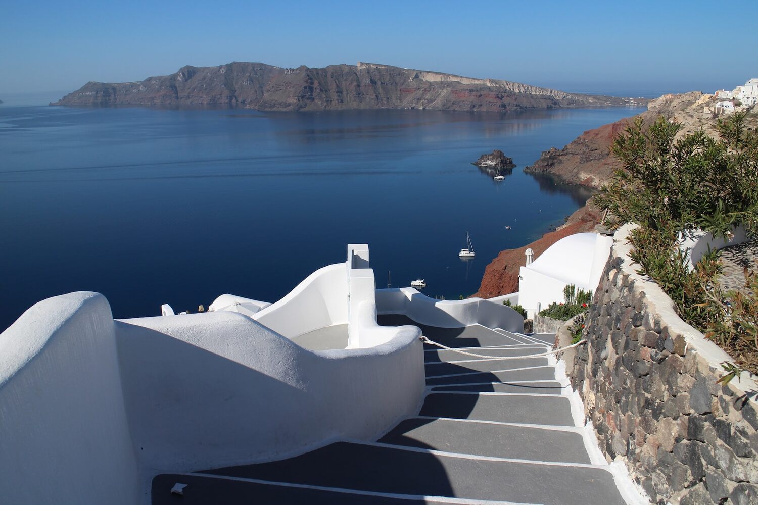 hotels in santorini for honeymoon, Santorini honeymoon hotels, santorini romantic hotels, best honeymoon hotels in santorini, best santorini hotels for honeymoon, honeymoon hotels in santorini, best santorini honeymoon hotels, where to stay in santorini for honeymoon, honeymoon santorini hotels
